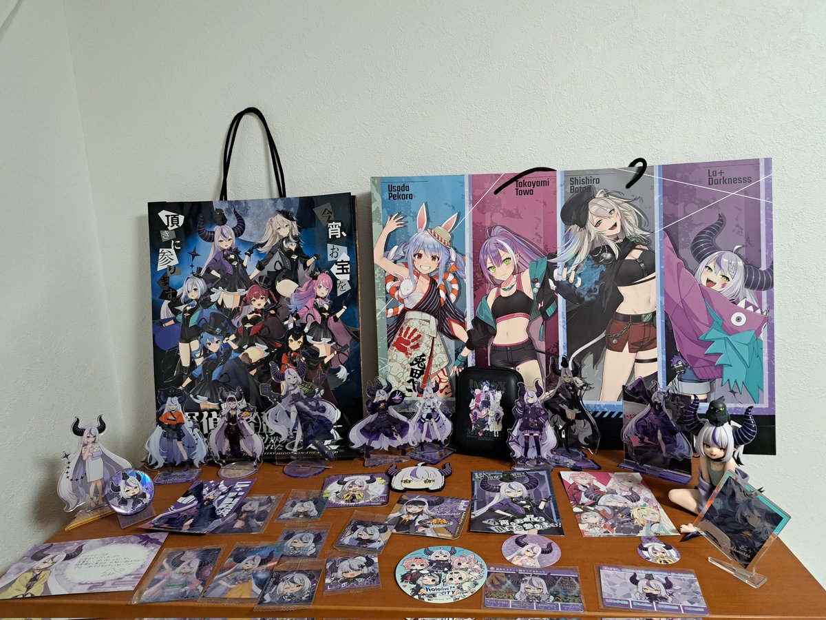 ラプ様4周年おめでとう！！
初配信にたまたま出会って気づいたらずっと配信追ってて毎日がすごく楽しくなっていきました！
最近は勉強が忙しくてアーカイブで追うことが増えたし、来年は大学受験だから配信見れなくなることも増えると思うけど、これからもずっとずっと応援してます！
#ラプ様4周年記念