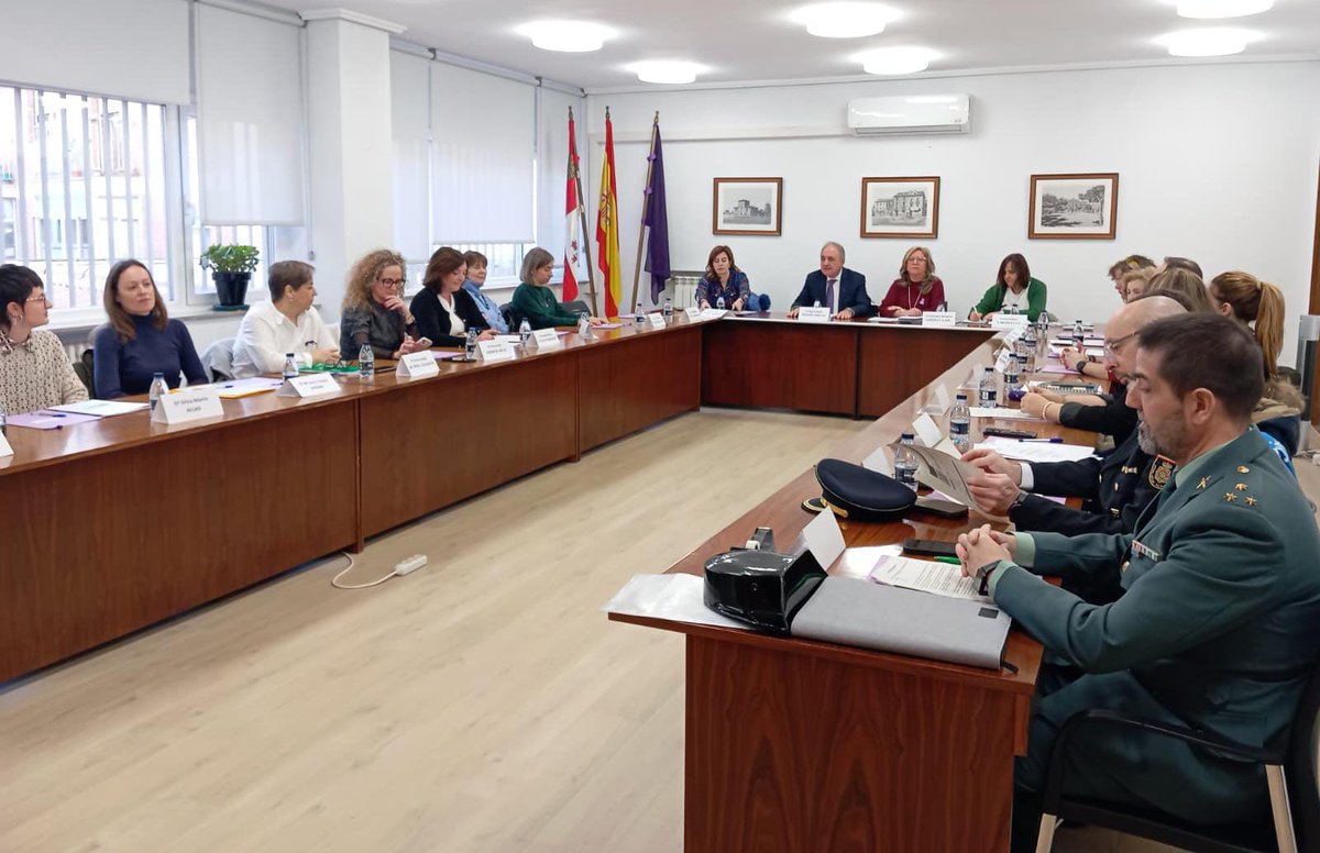 Reunión de la Comisión Territorial contra la Violencia de Género en #Palencia. Desde la <a href="/jcyl/">Junta de Castilla y León</a> reafirmamos nuestro compromiso con la atención integral a las víctimas, la prevención y la formación a los profesionales, consolidando la colaboración entre administraciones y entidades.