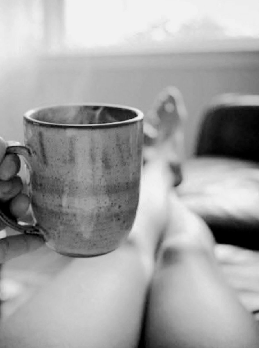 “No es malo pedir 
reciprocidad,estabilidad,
honestidad, atención,
responsabilidad afectiva.
Es lo mínimo que todos
merecemos,que nadie nos
haga mendigar sobras de 
amor haciéndonos creer
que somos demasiados 
exigentes…”
         ~Mario Benedetti~
#FelizMiércoles ☕️💕