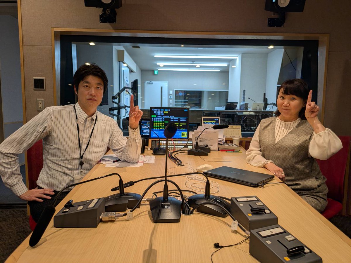 きょうの #ファイターズDEナイト!!は

#渕上紘行 アナウンサーとお送りしました！

明日のDEナイトは #田中正義 トゥース（投手）がスタジオ生出演！
（2年連続2回目）

楽しみで待ちきれないのでオードリー春日さんのトゥースポーズで

#lovefighters 
#斉藤こずゑ