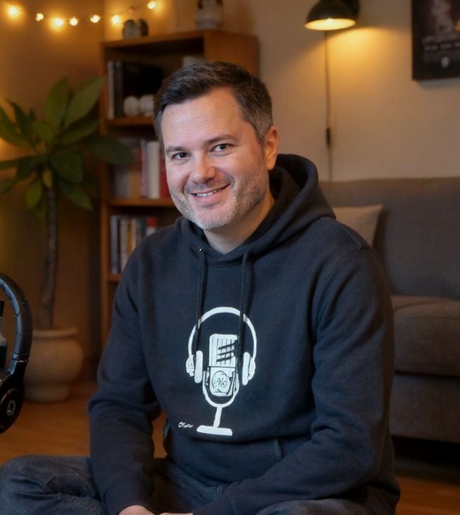 Hustle culture says: Do more.
Smart business says: Do less, better.

Here's the math nobody talks about: 👇 

A creator grinding 50 hours/week on random tasks = $0 results
A creator working 5 hours/week on the right things = $10K/month

Same industry. 
Same audience. 
Different