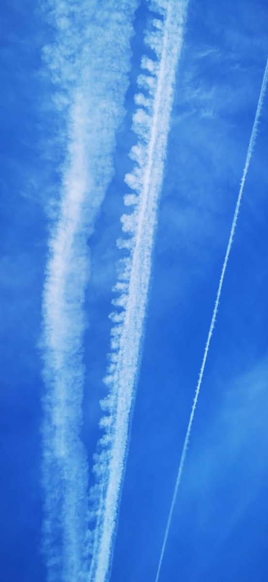 Big shout out to all the subhuman scum pilots who sprayed out the blue skies in the uk today. May you rot in hell. #pilotlife #traitors