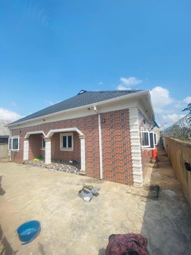 TaoFeek182's tweet image. Please, TwitterNG help me sell this house!! 🙏🏽

3bedroom bungalow 
2min drive off tarred to main road 
5min drive from the house to papalantoro car park 
Built on a full plot of land 60by 120
4toilet 
Developed neighborhood.
Fully pop with tiles 

Asking price: 28M 

Please RT 🙏🏽