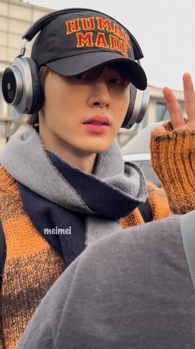 If warm was a person 🥹
It's him
Kim Hanbin