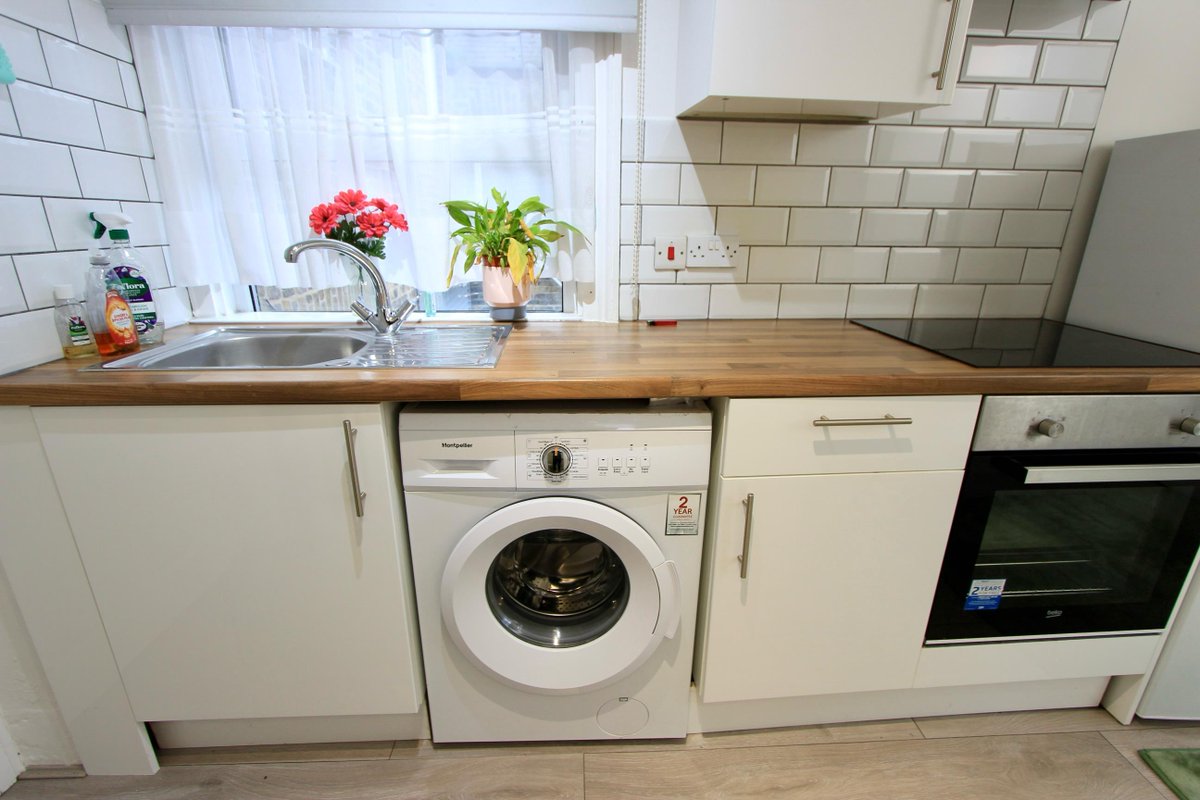 LettingsofLDN's tweet photo. https://t.co/GOkG2hYE26 of London is pleased to offer this REFURBISHED SELF CONTAINED, studio flat, situated within short walking distance to ALEXANDRA TRAIN and WOOD GREEN tube, buses, shops, amenities, Gyms, Schools and More. Available TODAY. https://t.co/v1dUl5COvF