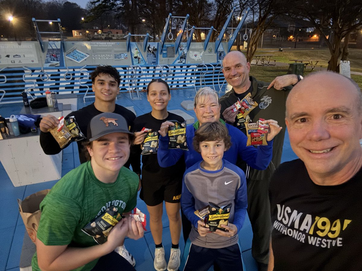 StevenRCole's tweet image. Seven present for a five-course workout. Capping the morning was a Charlie Brown Thanksgiving feast (minus the toast). I’m grateful for all of the people who have joined us this year at the workout. @VetBridgeHome @WPAOG @WestPoint_USMA #CPRC