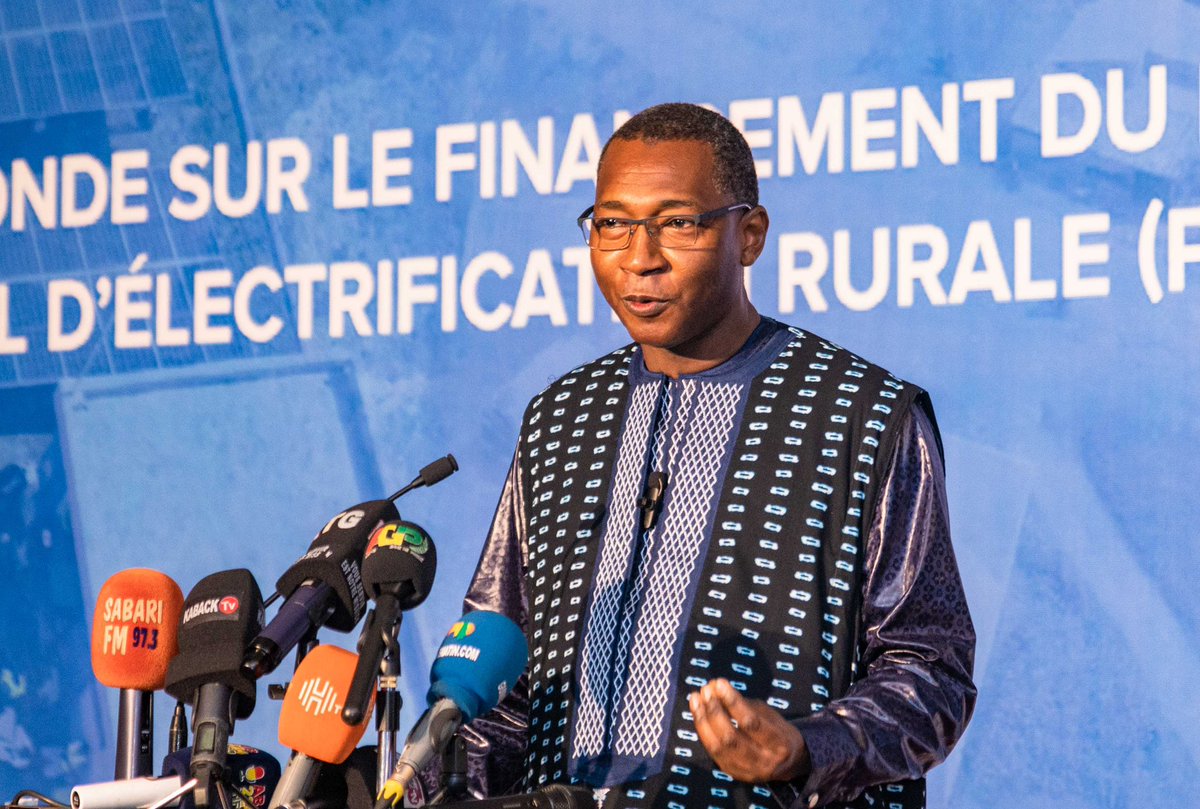 PNUDGuinee's tweet photo. Le Représentant Résident Adjoint du PNUD, Alassane BA, a rappelé l’ambition d’un accès universel à l’énergie d’ici 2040, présenté les trois piliers du PNER et réaffirmé l’engagement du PNUD à fournir une assistance technique, pour accélérer l’électrification rurale.

#PNER https://t.co/htNJCPFIAh