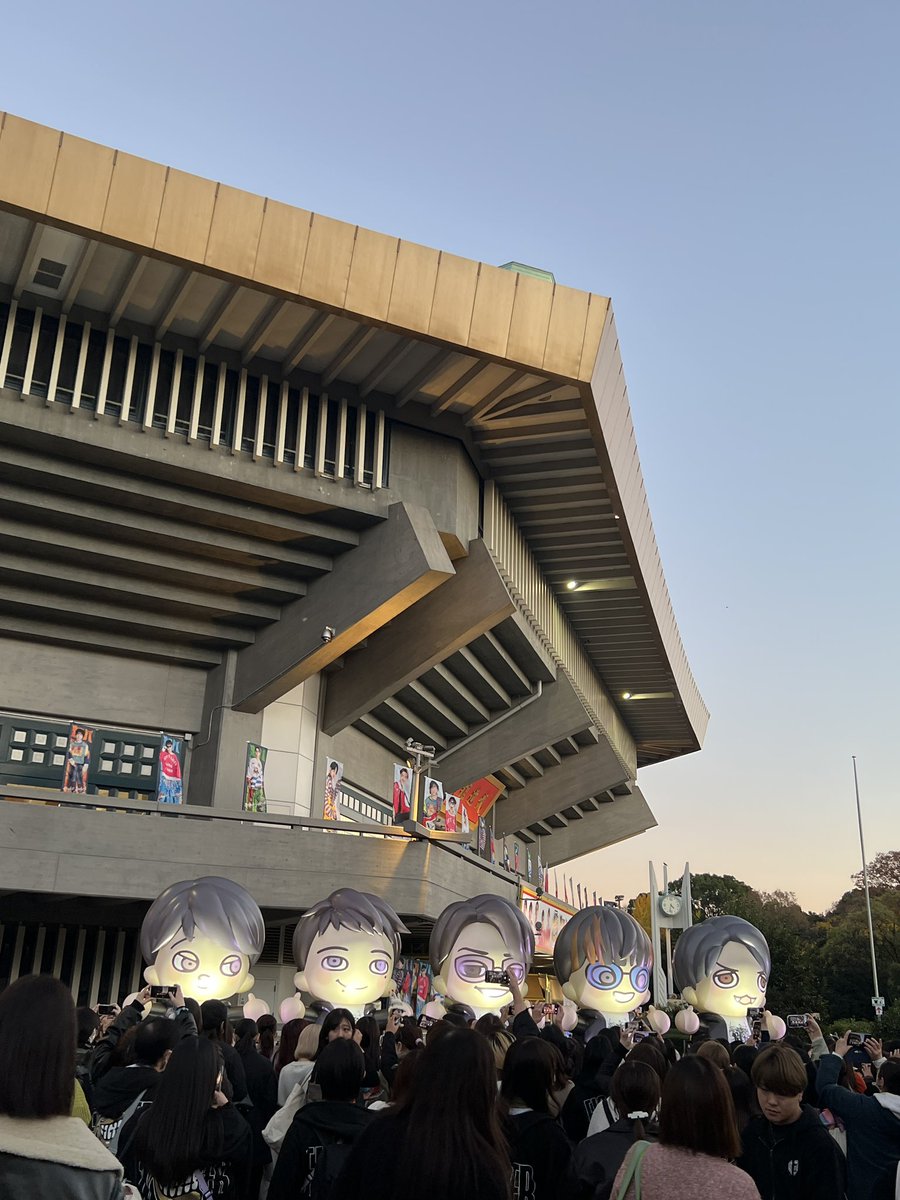 seesky8's tweet photo. オープニングの映像で泣いちゃったよ

#超八in武道館 
#超八SUPEREIGHTin日本武道館 https://t.co/T1kHwHk59x