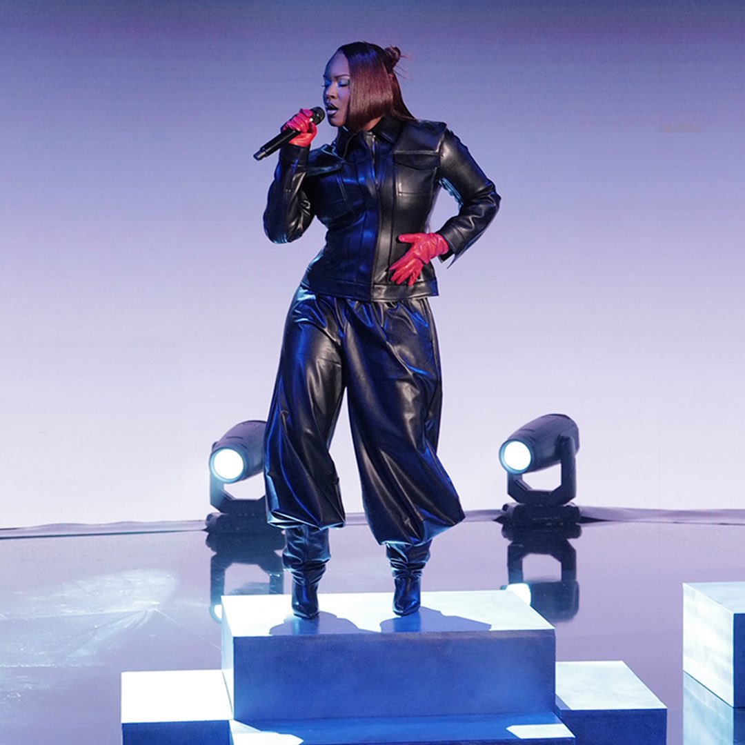 Charts_Ghana's tweet image. Here are All Ghanaian Artistes Who Have Sold At Least Half-A-Million Certified Units In The USA 🇺🇸 

1️⃣ @FuseODG — 2,000,000 Units (2x Platinum)
2️⃣ @amaarae — 1,000,000 Units (1x Platinum)
3️⃣ @moliymusic — 1,000,000 Units (1x Platinum)
4️⃣ @shattawalegh — 500,000 Units (Gold)…