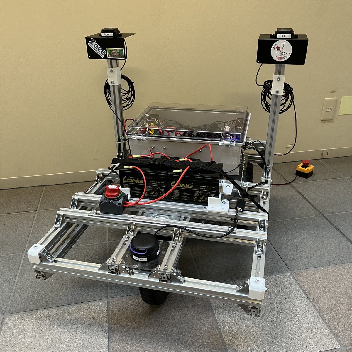 fabterraceiwate's tweet image. 🌸#NTいわて出展者紹介(11/22)🌸

【ブース名】岩手県立大学 鈴木彰真研究室

【展示内容】害獣駆除ロボット

農園内を自律走行し、害獣が出現した地点へ迅速に駆けつけて威嚇する「動的な害獣忌避ロボット」を展示します。
従来の固定式忌避装置と異なり、動き回りながら威嚇するため、…