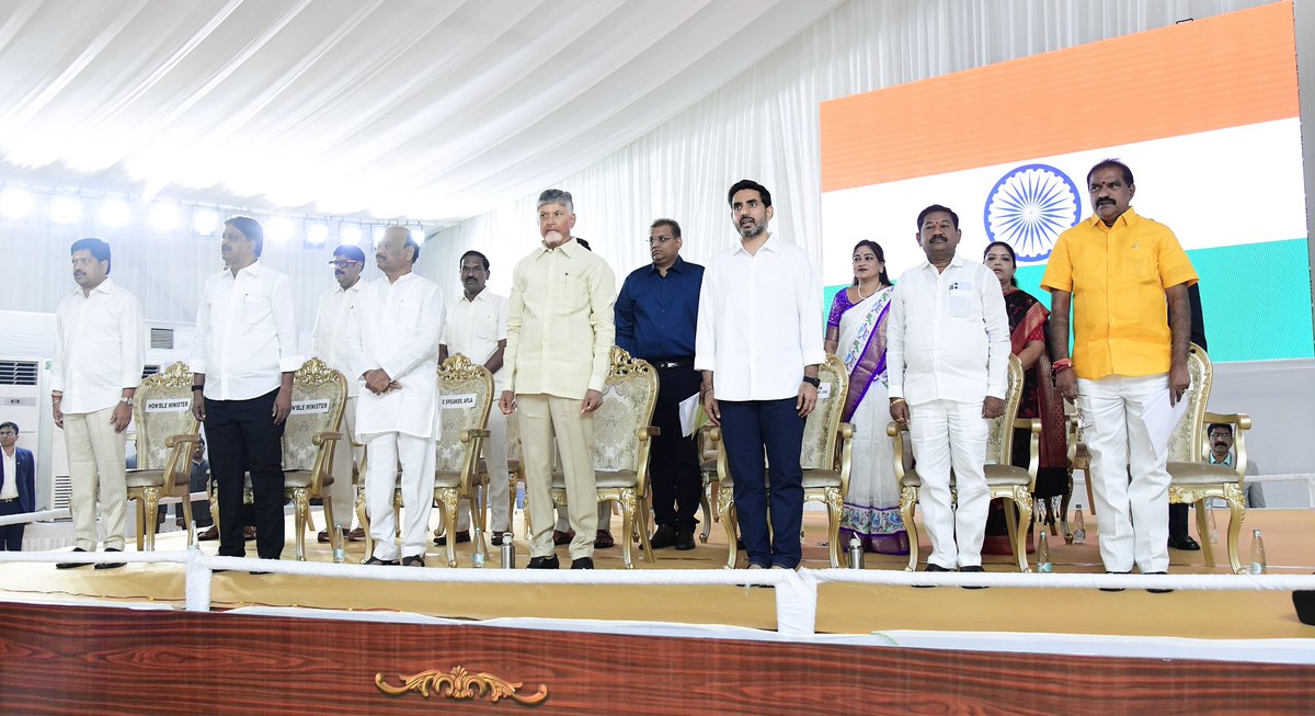 LN_Updates1's tweet image. On #ConstitutionDay, I had the privilege of interacting with our bright young students at the Assembly. The future of our democracy rests in their capable hands. #MockAssemblyInAP