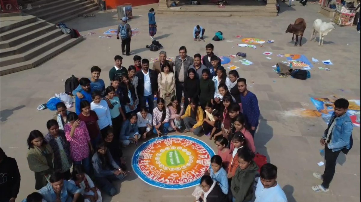 bhu_updates's tweet image. As part of the Kashi Tamil Sangamam 4.0 pre-event activities, a Rangoli Competition was held at Assi Ghat, Varanasi, on November 25. More than 50 students from various institutions took part in the competition. 

#KashiTamilSangamam #CreativeExpression #KTS4 #Kashi