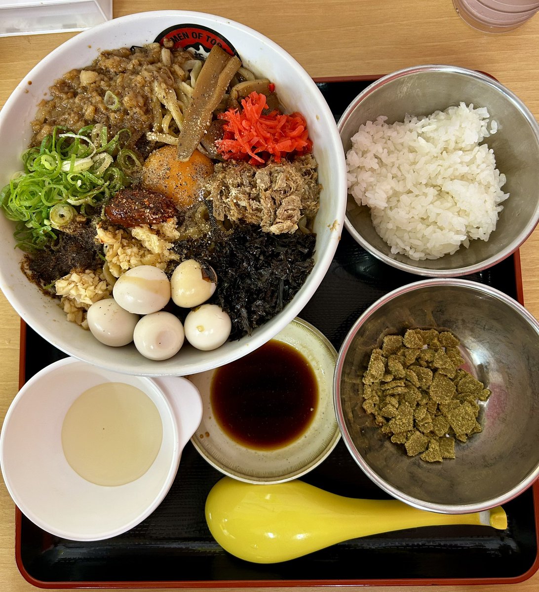 202155yamaoutoy's tweet photo. 久しぶりに訪麺🍜
メニュー増えてる😁油そばや餃子‼️
油そばめちゃくちゃ美味いです‼️
下松や周南地区!
今ラーメンが熱い🔥
田所商店やラーメン十四郎と
新店増えて激戦区🍜
まるにぼの新メニュー!
二郎系まる二郎もそそられます🤩
#麺活
#RAMENOFTODAY https://t.co/aGWUUToIi5
