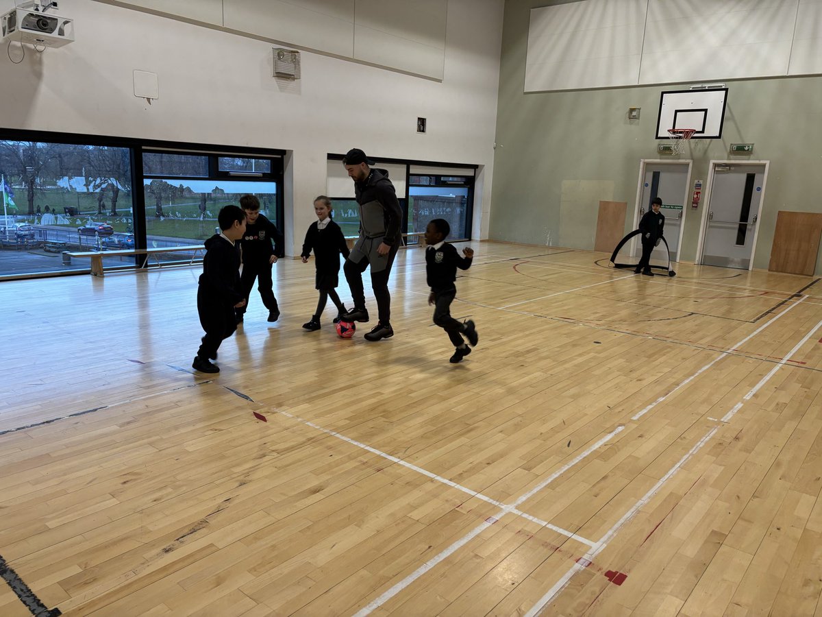 PilmenyDevProj's tweet image. Leith Primary Group 🙌

Active football session with fun games such as dizzy penalties. Had healthy smoothies too🍓⚽️

Learning to play as a team and use communication!

#youthwork #play #communicate