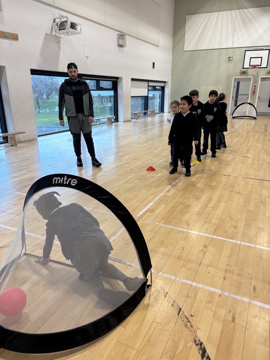 PilmenyDevProj's tweet image. Leith Primary Group 🙌

Active football session with fun games such as dizzy penalties. Had healthy smoothies too🍓⚽️

Learning to play as a team and use communication!

#youthwork #play #communicate