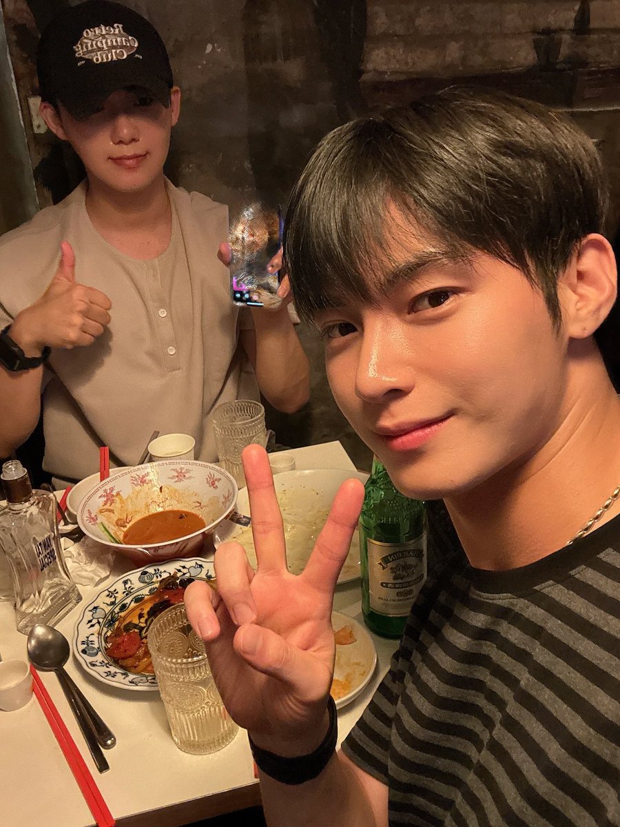 GGE1009's tweet photo. 솔띡히 말할게여
겸군 연속으로 게시글 뎡이랑 같이 찍은 거 올라오는 거 보고 진짜진짜라고 생각했슨、😳 https://t.co/bFFg84DpPQ