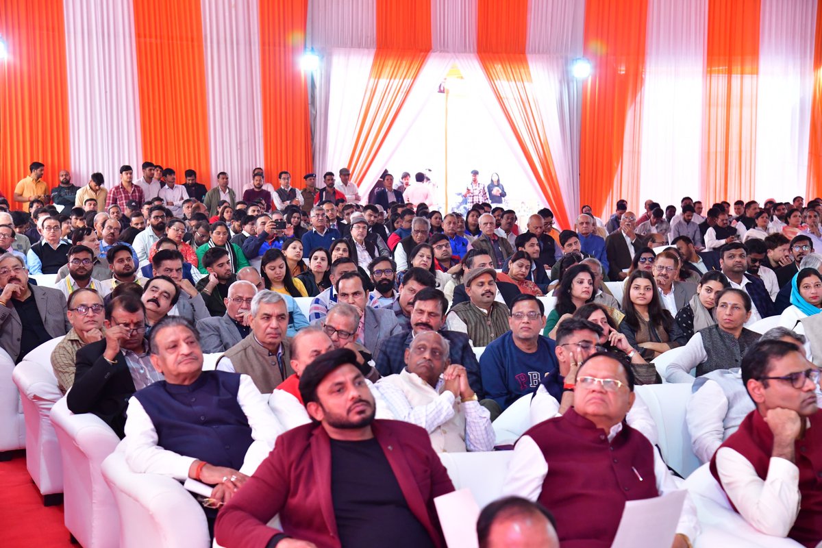 Gupta_vijender's tweet image. आज दिल्ली विधानसभा में आयोजित संविधान दिवस समारोह में माननीय उपराष्ट्रपति श्री सी. पी. राधाकृष्णन जी और दिल्ली के माननीय उपराज्यपाल श्री विनय कुमार सक्सेना जी की गरिमामयी उपस्थिति रही।  

इस विशेष अवसर पर भारत के संसदीय इतिहास एवं केन्द्रीय विधान सभा के प्रथम भारतीय अध्यक्ष वीर…