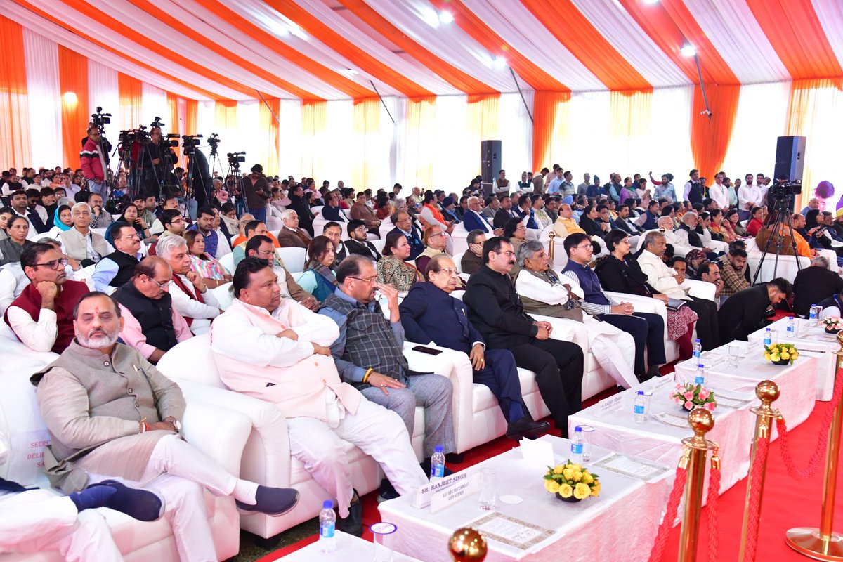 Gupta_vijender's tweet image. आज दिल्ली विधानसभा में आयोजित संविधान दिवस समारोह में माननीय उपराष्ट्रपति श्री सी. पी. राधाकृष्णन जी और दिल्ली के माननीय उपराज्यपाल श्री विनय कुमार सक्सेना जी की गरिमामयी उपस्थिति रही।  

इस विशेष अवसर पर भारत के संसदीय इतिहास एवं केन्द्रीय विधान सभा के प्रथम भारतीय अध्यक्ष वीर…