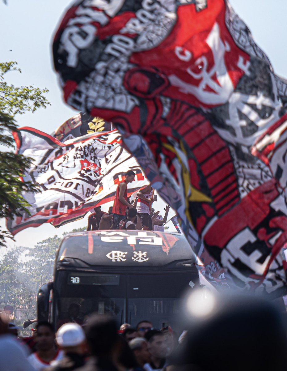 Flamengo's tweet image. Dia de #aerofla. É pela #GloriaEterna !Vamos, Flamengo! 

#QueTorcidaéEssa