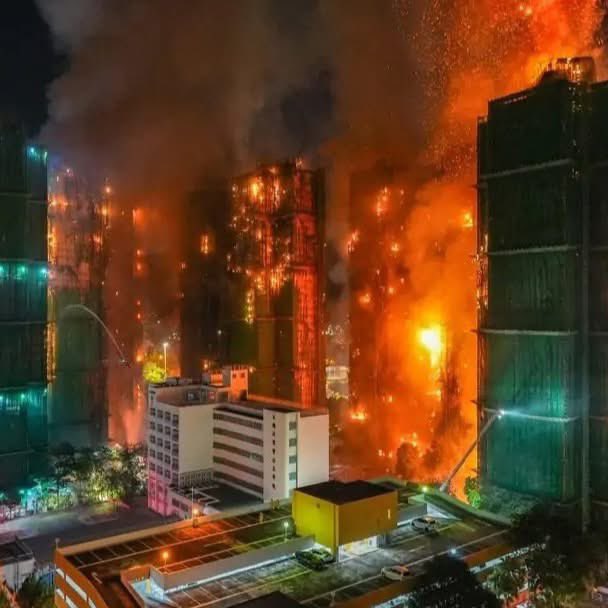 13 قتيلاً على الأقل في حريق بمجمع سكني في هونغ كونغ (إكس)