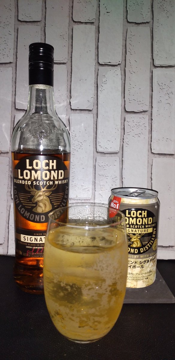 9639ryo's tweet photo. 土曜のウヰスキー
#LOCHLONOND #SIGNATURE 缶HBからボトルとの飲み比べ、同じ物だね😊共にこの時期に良い感じ🙆#SuperNIKKA 炭酸で膨れた腹をフロート風水割でリセット、スーパーニッカは水と合うね😊#TALISKER10 初のロック、適度な煙感とスパイシーさがゆったり呑める👍 https://t.co/mxgYZPNs11