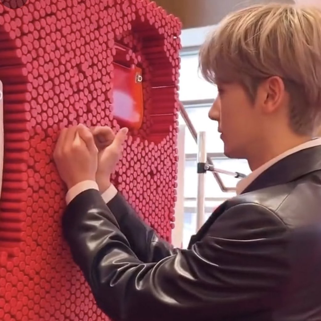 leejuyolee's tweet image. same energy: