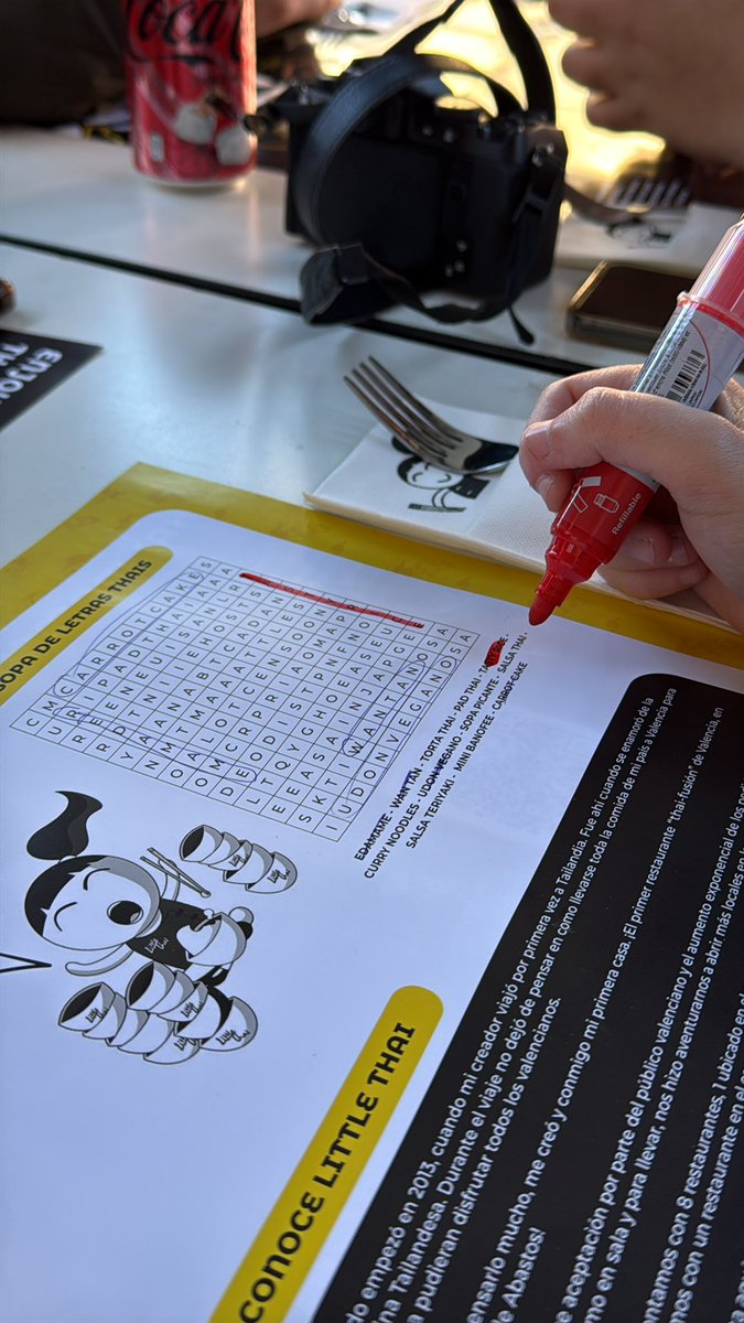 🚨| Miriam Martínez está resolviendo por 273729472959384 vez la sopa de letras del Little Thai.

🤔| ¿Lo resolverá?