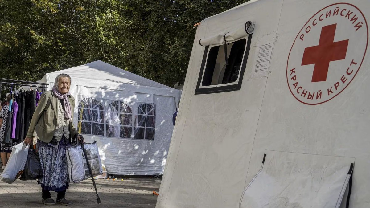 wartranslated's tweet image. Le Temps writes that the Red Cross is strengthening its cooperation with the Kremlin. The Russian Red Cross is increasingly involved in Kremlin war propaganda, while at the same time receiving significant funds from international Red Cross organizations — around $15 million last…