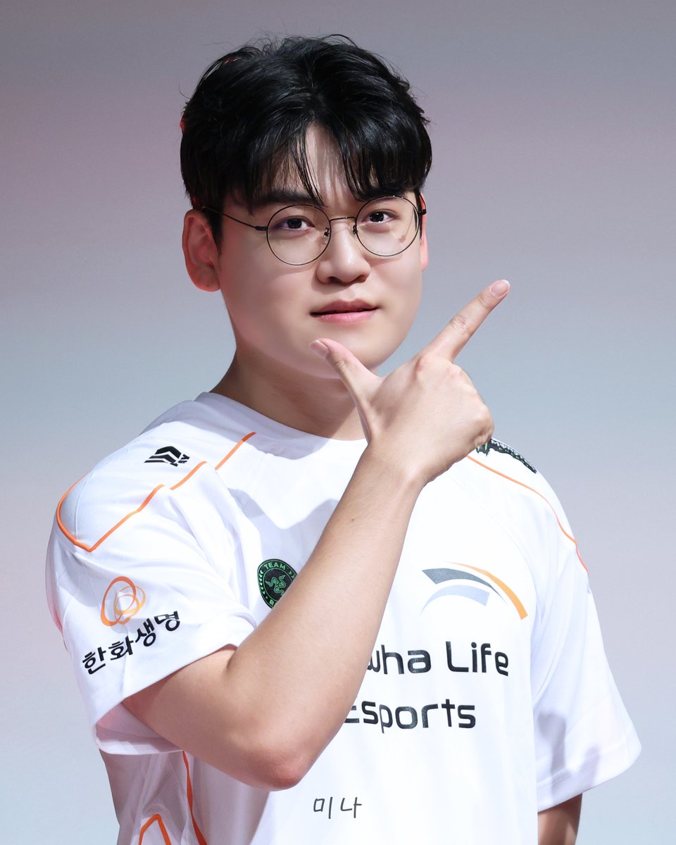 chim_mina_'s tweet image. 251124 구마유시 클래스 101 팬미팅   

 시그니처 포즈✨

#한화 #HLE #GUMAYUSI #이민형