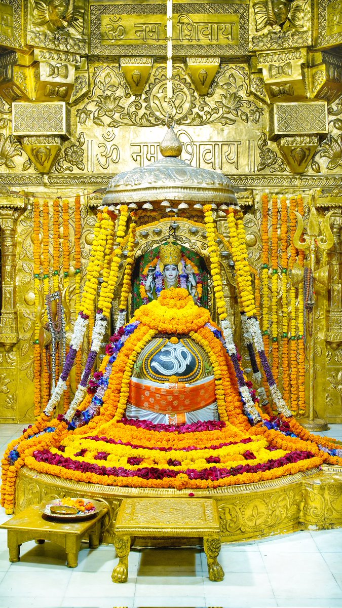 Somnath_Temple's tweet image. श्री सोमनाथ महादेव मंदिर,
प्रथम ज्योतिर्लिंग - गुजरात (सौराष्ट्र)
दिनांकः 26 नवम्बर  2025, मार्गशीर्ष शुक्ल षष्ठी - बुधवार
सायं श्रृंगार
11256450

#somnath #mahadev #shivji
#bhakti #somnathlivedarshan #somnathtemple
