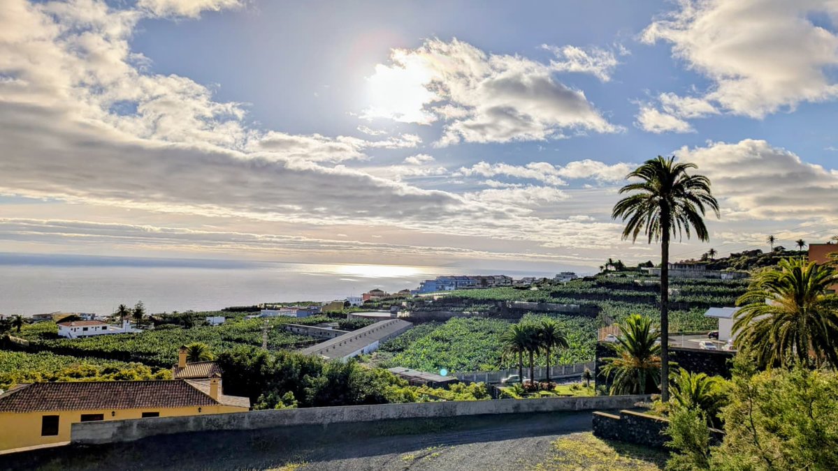 IFCA_CSIC_UC's tweet image. Nuestro compañero Miguel Ángel Núñez, del Servicio de Computación del IFCA, estuvo en el Observatorio del Roque de los Muchachos (@IAC_Astrofisica) participando en el workshop de la RES para avanzar en la instalación de un nuevo supercomputador.