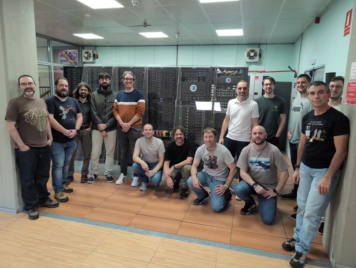 IFCA_CSIC_UC's tweet image. Nuestro compañero Miguel Ángel Núñez, del Servicio de Computación del IFCA, estuvo en el Observatorio del Roque de los Muchachos (@IAC_Astrofisica) participando en el workshop de la RES para avanzar en la instalación de un nuevo supercomputador.