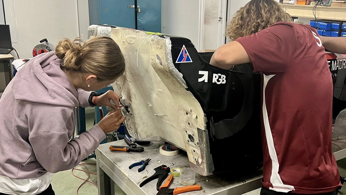 FormulaUEM's tweet image. The best part of Formula Student isn’t just the final product, it’s the process. 🔧 The moments spent solving problems together, learning new skills 📚, and watching the car evolve from an idea into something we can actually drive. 🏎️💨

#fuem #uem #formulauem #formulastudent