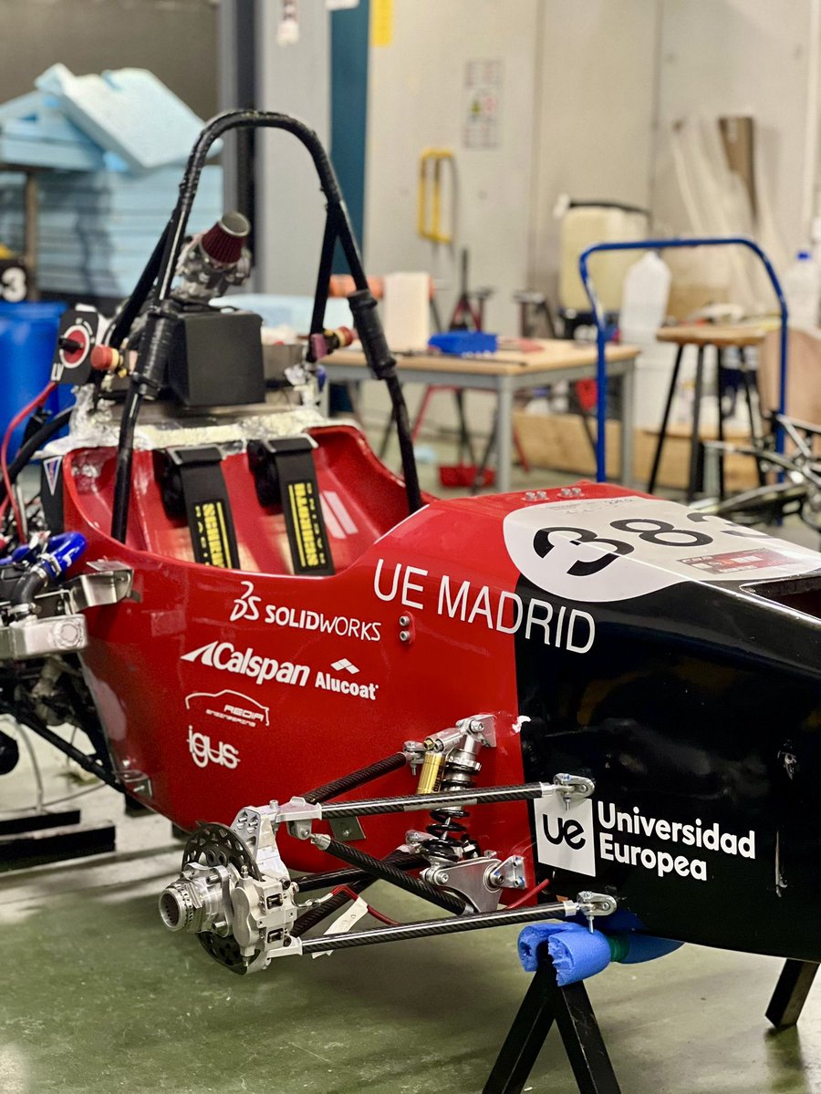FormulaUEM's tweet image. The best part of Formula Student isn’t just the final product, it’s the process. 🔧 The moments spent solving problems together, learning new skills 📚, and watching the car evolve from an idea into something we can actually drive. 🏎️💨

#fuem #uem #formulauem #formulastudent