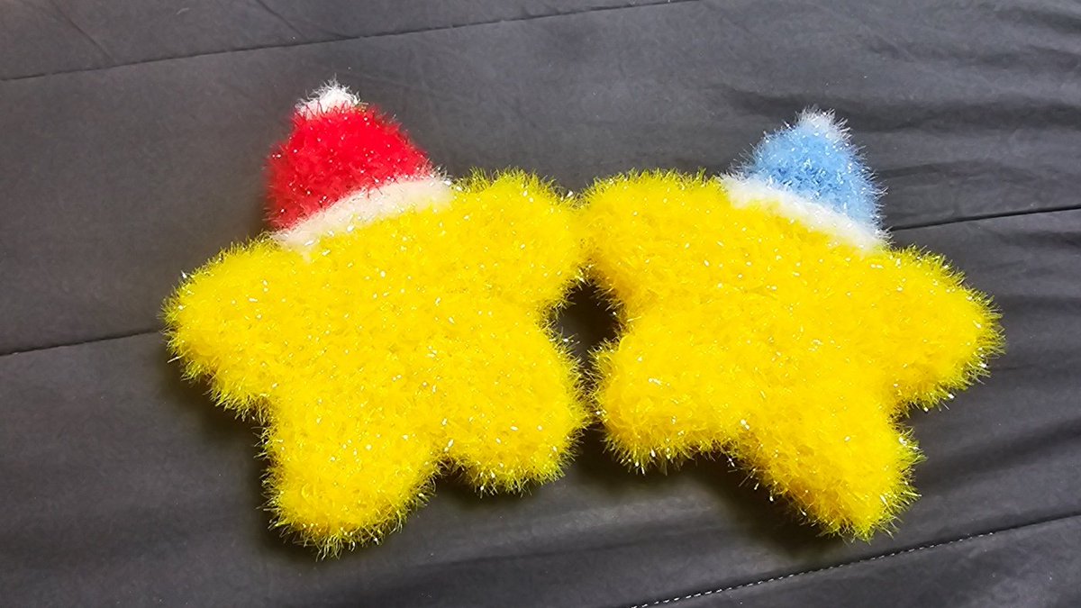 주인님 오후 출근 하시고
나는 휴무 ~ 이힛♡
혼자서 딩굴딩굴 산타별 수세미 만드는 중~
두개 만들고 흥미 떨어짐ㅋㅋㅋㅋㅋㅋㅋㅋㅋ
그래도 귀엽게 잘 나와서 기부니가 좋음 😍😝