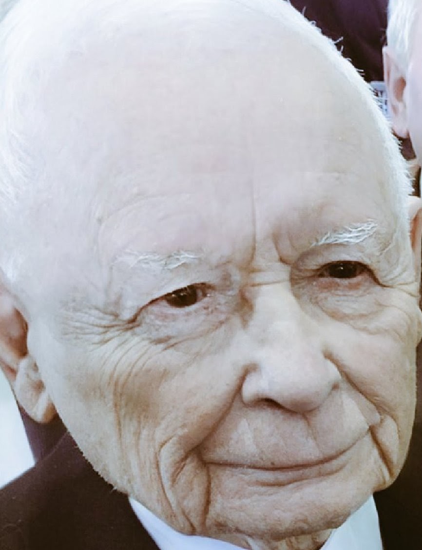 PPalimpsestt's tweet image. Stary dziad na utrzymaniu Polaków ⬇️
Lewych, prawych, stalowych, wrażliwych, zamkniętych w skorupie fanatyzmu, otwartych na świat. Zakompleksionych, odważnych.
Z poczuciem własnej wartości, 
z poczuciem überolaczej wyższości.
Najczęściej rzygających ideologią. Zwykłych szarych 🇵🇱