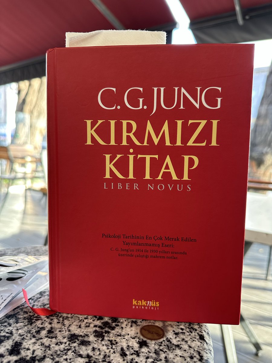 "Karşı çıkıyorum. Bu halimi, boş bir hiçlik olmayı kabul edemem. Neyim ben? Adım ne? Ben'imin hep var olduğunu farz ettim. Şimdi ise önünde duruyor. Ben'imin önünde ben..."

[C. G. Jung, Kırmızı Kitap Liber Novus, çev: Orhan Gündüz, <a href="/kaknusyayinevi/">Kaknüs Yayınları</a>]