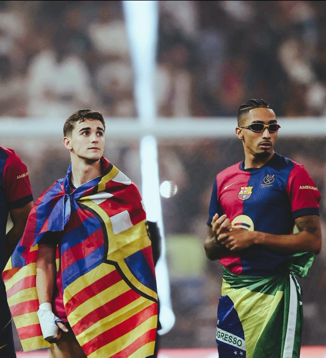 pauuumartinezz's tweet image. Capitanes.