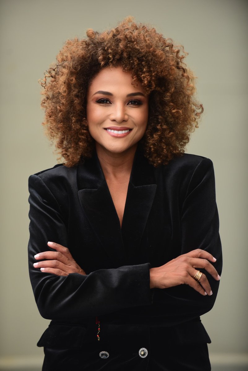 MabelLaraNews's tweet image. Una noche excepcional. 
Gracias  @PlanetaLibrosCo @hectorriveross y a todos los que nos acompañaron.