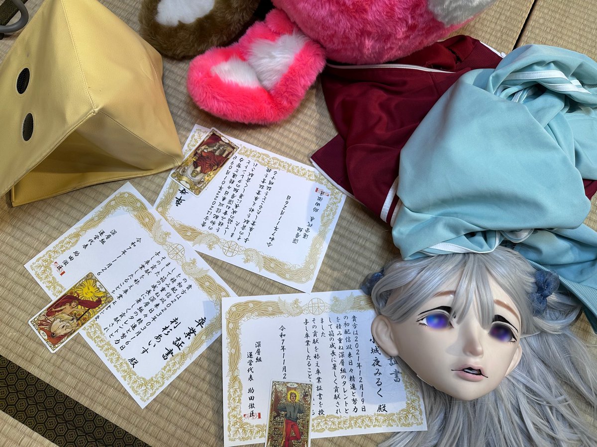 OGYAMILK's tweet image. 深層組卒業式ありがとうございました！！！
学生のころはお家の玄関にて、担任の先生と不登校学級の先生に卒業証書の授与式を行ってもらってたのに　未来は予想できないな・・・・　めちゃくちゃお世話になりました！！！！