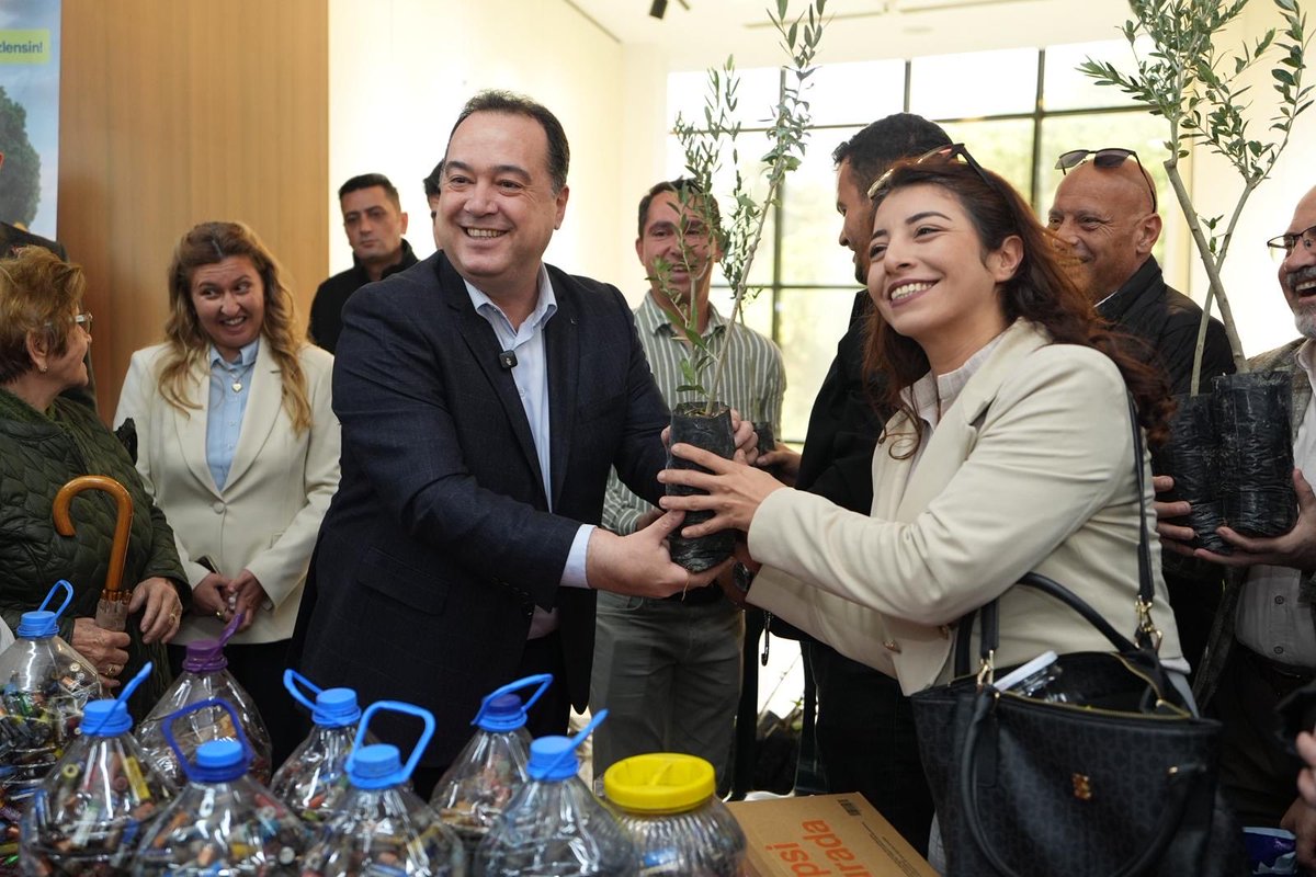 besimecz's tweet image. Kullanılmış pillerin doğaya verdiği zarara dikkat çekmek ve çevremizi korumak amacıyla başlattığımız Atık Pil Toplama kampanyamızın ilk etkinliğini, büyük katılımla gerçekleştirdik. 1 Kilo pil getiren her vatandaşımıza 1 zeytin fidanı hediye ettik.🌱 🔋♻️

Kullanılmış bir pilin…