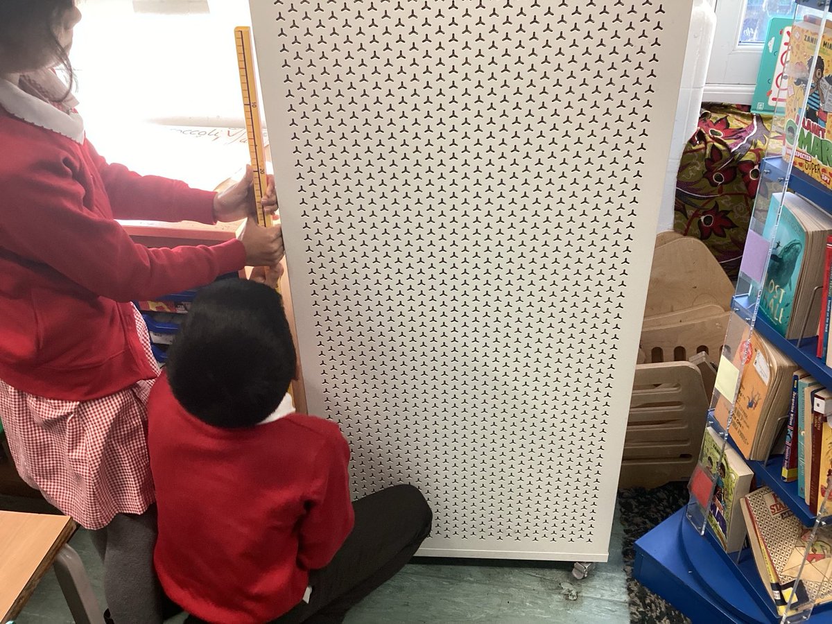 MayflowerSch's tweet photo. Rousseau Class: Maths: Measure length.
In Rousseau Class we were measuring lengths of different objects including our heights. We used cm and m to measure lengths of different.
#Maths #Measurement #Lengths #RousseauClass #Year3 #LKS2 https://t.co/bsv9yUda61