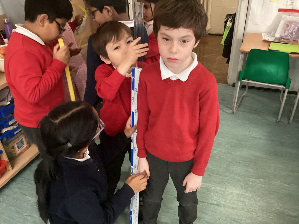 MayflowerSch's tweet photo. Rousseau Class: Maths: Measure length.
In Rousseau Class we were measuring lengths of different objects including our heights. We used cm and m to measure lengths of different.
#Maths #Measurement #Lengths #RousseauClass #Year3 #LKS2 https://t.co/bsv9yUda61