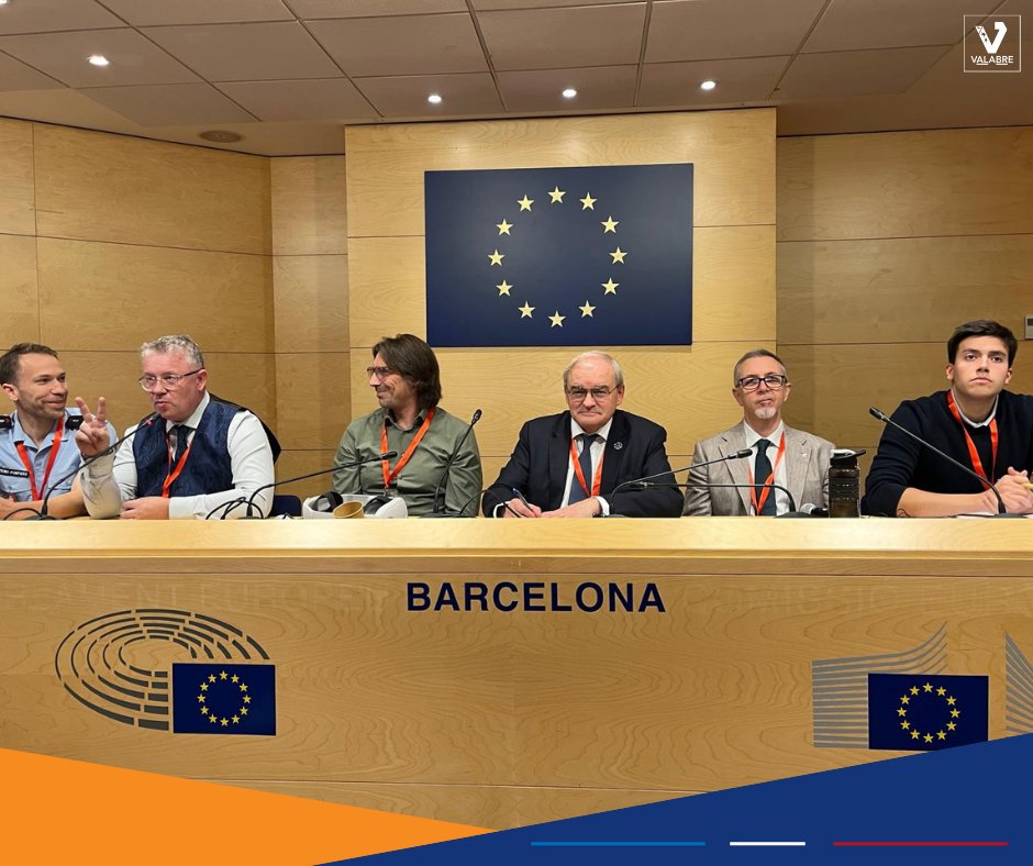 EntenteValabre's tweet image. Suite et fin du #workshop Feux de forêt, organisé par la @EU_Commission à #Barcelone, avec la présentation conjointe @ENSOSP – @EntenteValabre du Lab IA #Hadria (Hub d’application, de développement et de recherche en intelligence artificielle de la sécurité civile).

Fondé sur
