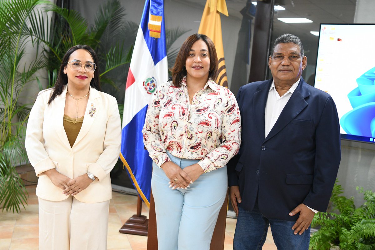 Los jurados que participaron en esta jornada fueron: Román Andrés Jáquez Liranzo (<a href="/RomnJquez/">Román Andrés Jáquez Liranzo</a>), presidente de la JCE y de la Junta de Regentes del IESPEC; Hirayda Fernández Guzmán (<a href="/hiraydamarcelle/">Hirayda Fernández Guzmán</a>), miembro del Pleno de la JCE y de la Junta de Regentes del IESPEC; Anibelca