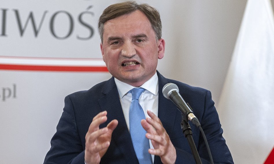 Ziobro już nie poleci. Najpierw padł paszport dyplomatyczny, teraz rusza blokada prywatnego. Sprawiedliwość dogania nawet tych, którzy myśleli, że są ponad nią.