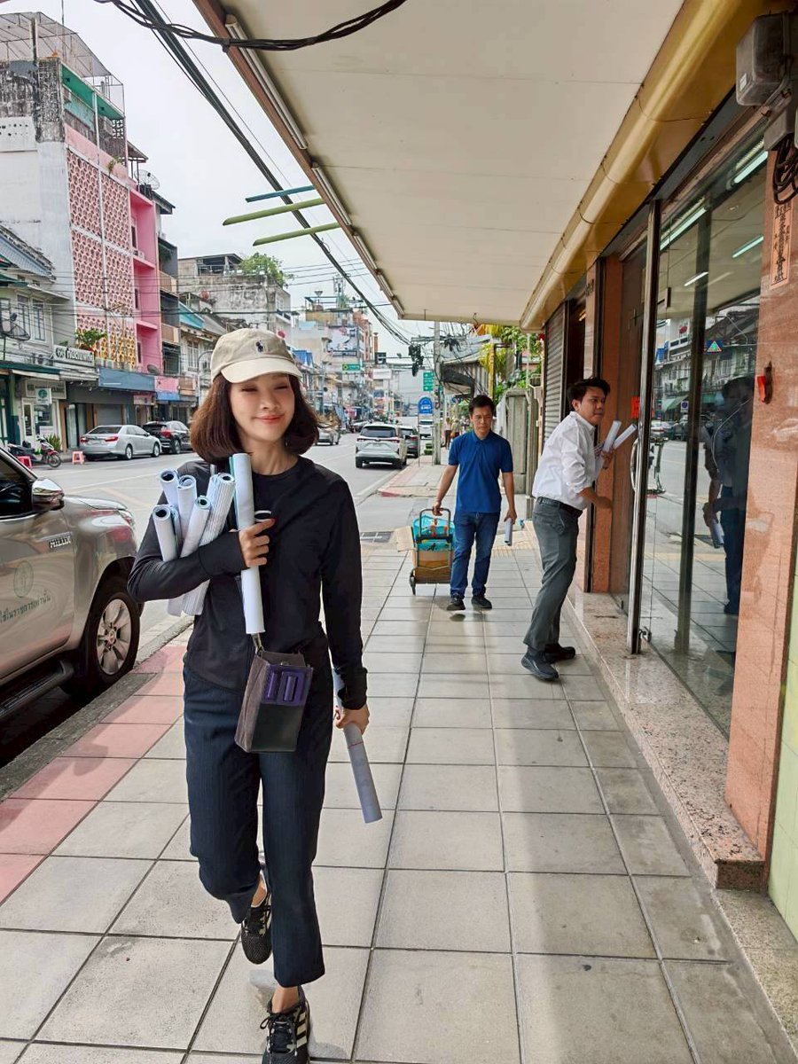 ส่วน เจ่เจ้ กานต์ <a href="/karn_karnkanit/">Karn.karnkanit</a> ก็ทำงานไม่หยุด พาหมอต้น <a href="/promtttt30/">หมอต้น ญาณกิตติ์ ห่วงทรัพย์</a>  ผู้ประสงค์จะลงสมัคร สส. กทม. เขต 1 (พระนคร ป้อมปราบ สัมพันธวงศ์ บางรัก และบางส่วนของเขตดุสิต) ไปเปิดตัวพบปะประชาชนในพื้นที่เขตพระนคร
