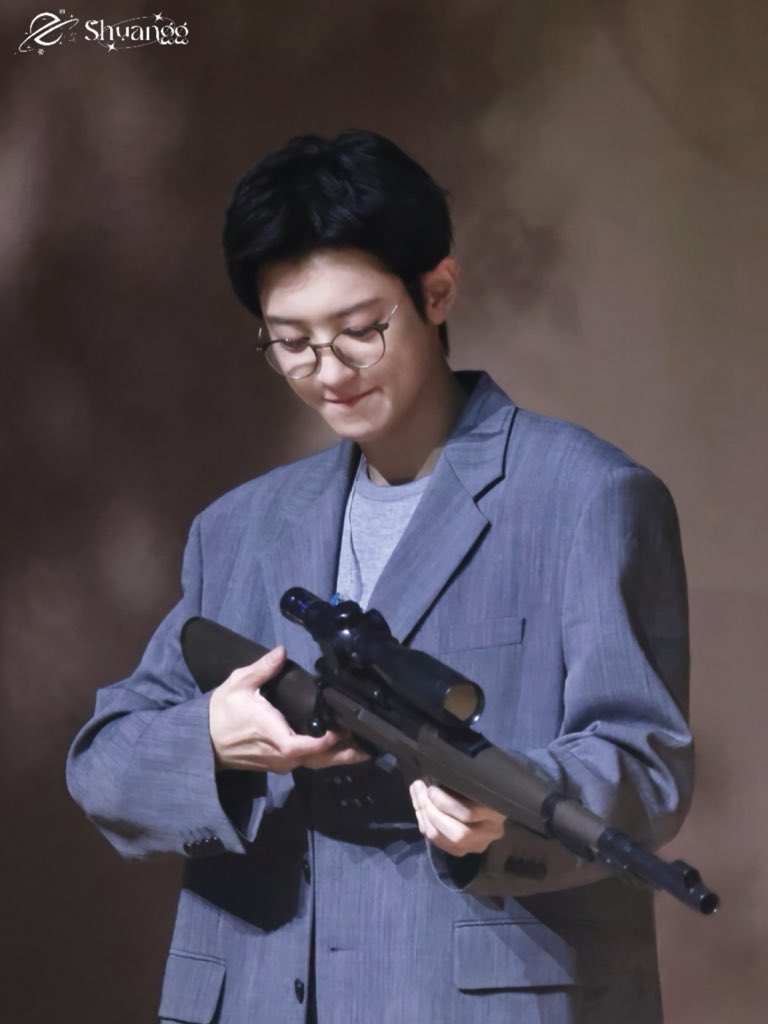 cyhourly's tweet photo. FALLING For CHANYEOL

#CHANYEOLBirthdayParty2025
#Falling_For_CHANYEOL
#CHANYEOL #찬열 https://t.co/ZRI4Wwavyg