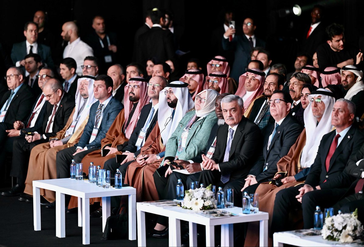 علامة حلال موحّدة، لاقتصاد أقوى وآفاق أوسع..
خلال التجمع العالمي للحلال في إسطنبول، تناولتُ أهمية توحيد علامة الحلال عالميًا، وتنسيق المعايير واللوائح الفنية بين الدول، لما لذلك من أثر مباشر في توسيع الفرص الاستثمارية وتعظيم النمو في هذا القطاع.
#WorldHalalSummit