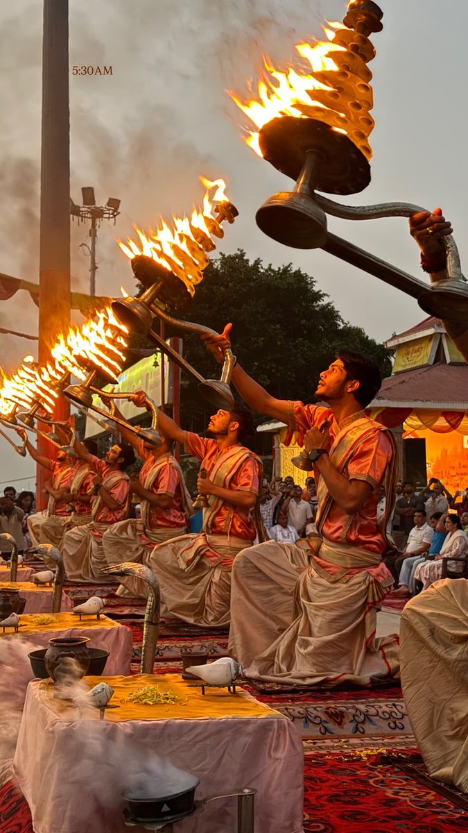 vipintalwar's tweet image. Ganga Aarti
The Ganga Aarti performed on the ghats of Varanasi is a mesmerizing sight where devotion, energy, and serenity come together in perfect harmony. As the sun slowly sets, the sound of grand bells, the vibration of sacred chants, and the glow of countless lamps create a…